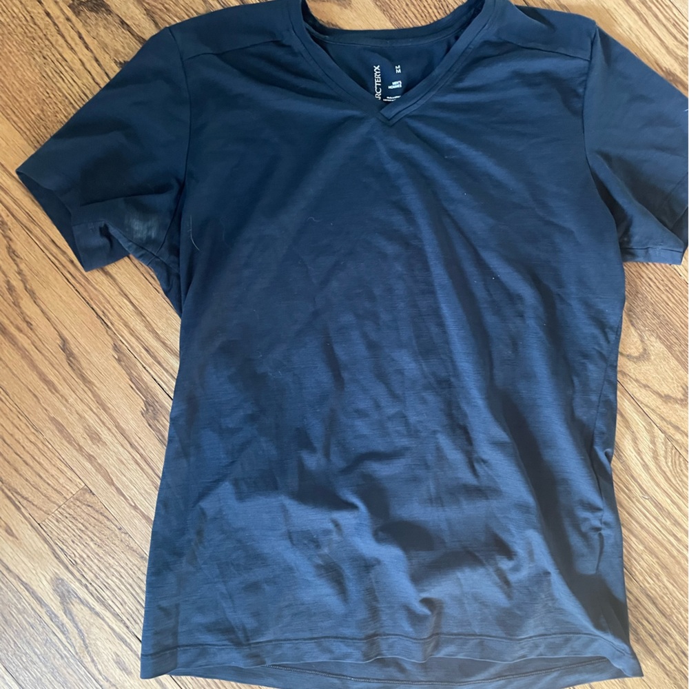 Arcteryx tee. Navy. Mens medium